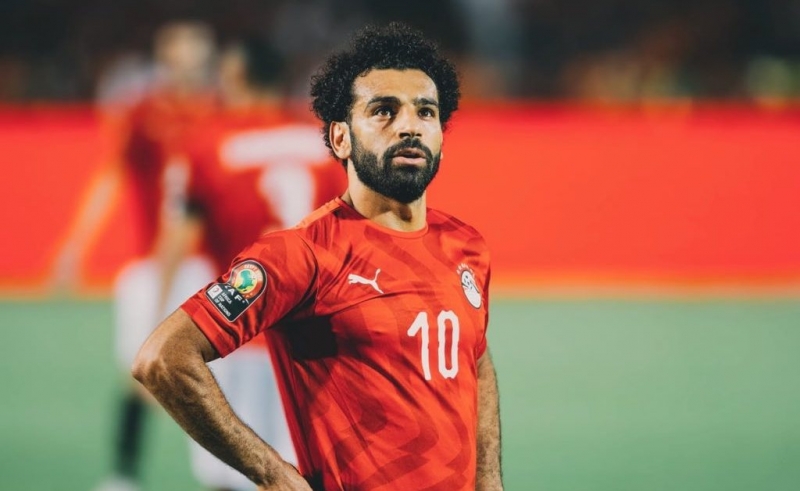 Mohamed Salah, criticat de fanii musulmani după ce a distribuit o fotografie cu el şi familia sa în faţa unui brad de Crăciun